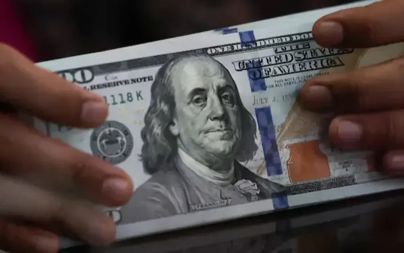 سعر صرف الدولار يسجل تغيراً طفيفاً أمام الدينار العراقي في تعاملات السبت